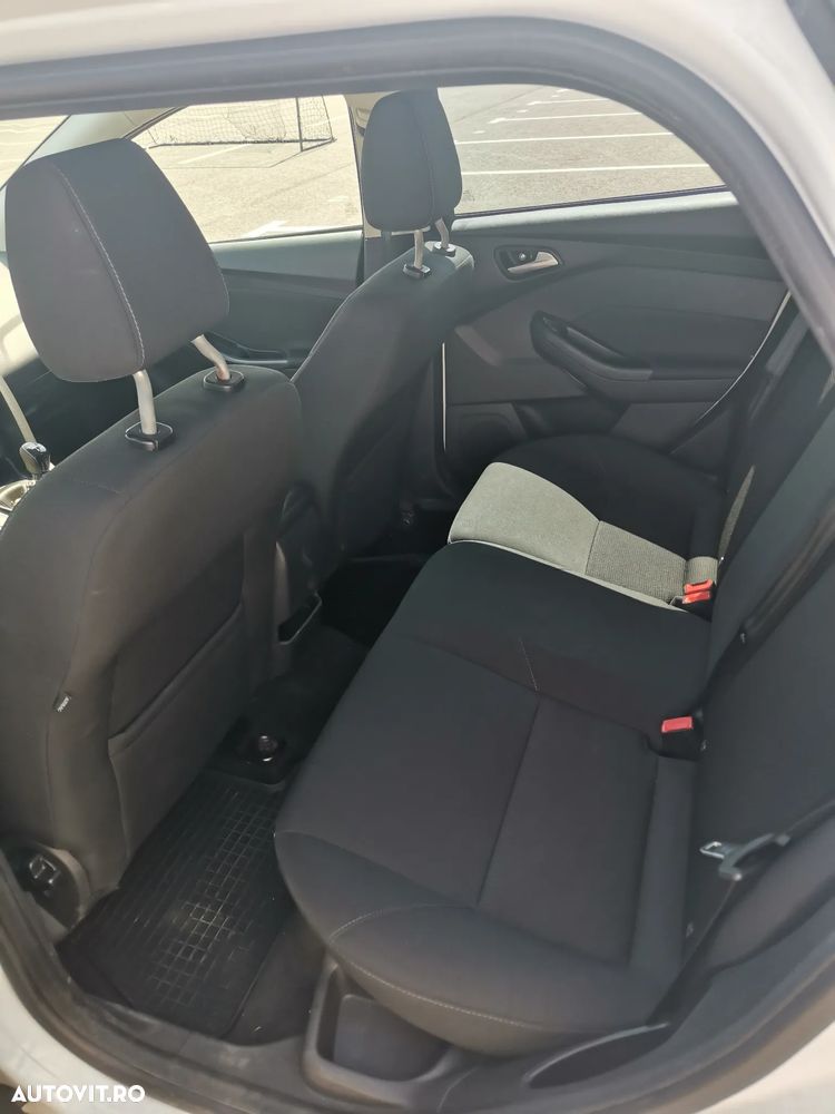 Ford Focus - 8