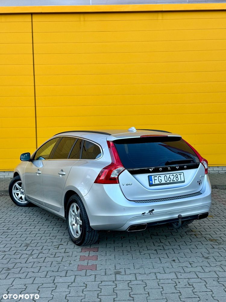 Volvo V60 D4 Geartronic Momentum - 8