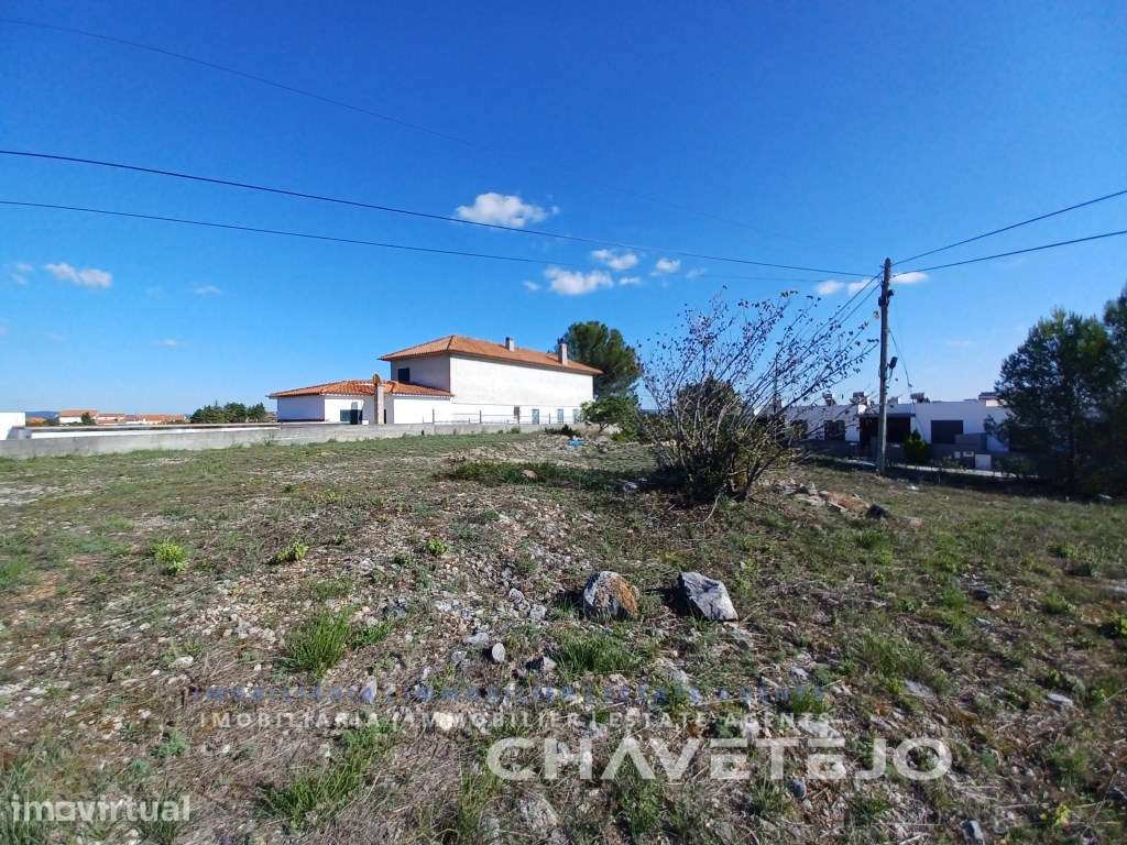 Lote de terreno com 572,30 m2 a 2 minutos do centro de Tomar. - Grande imagem: 2/2