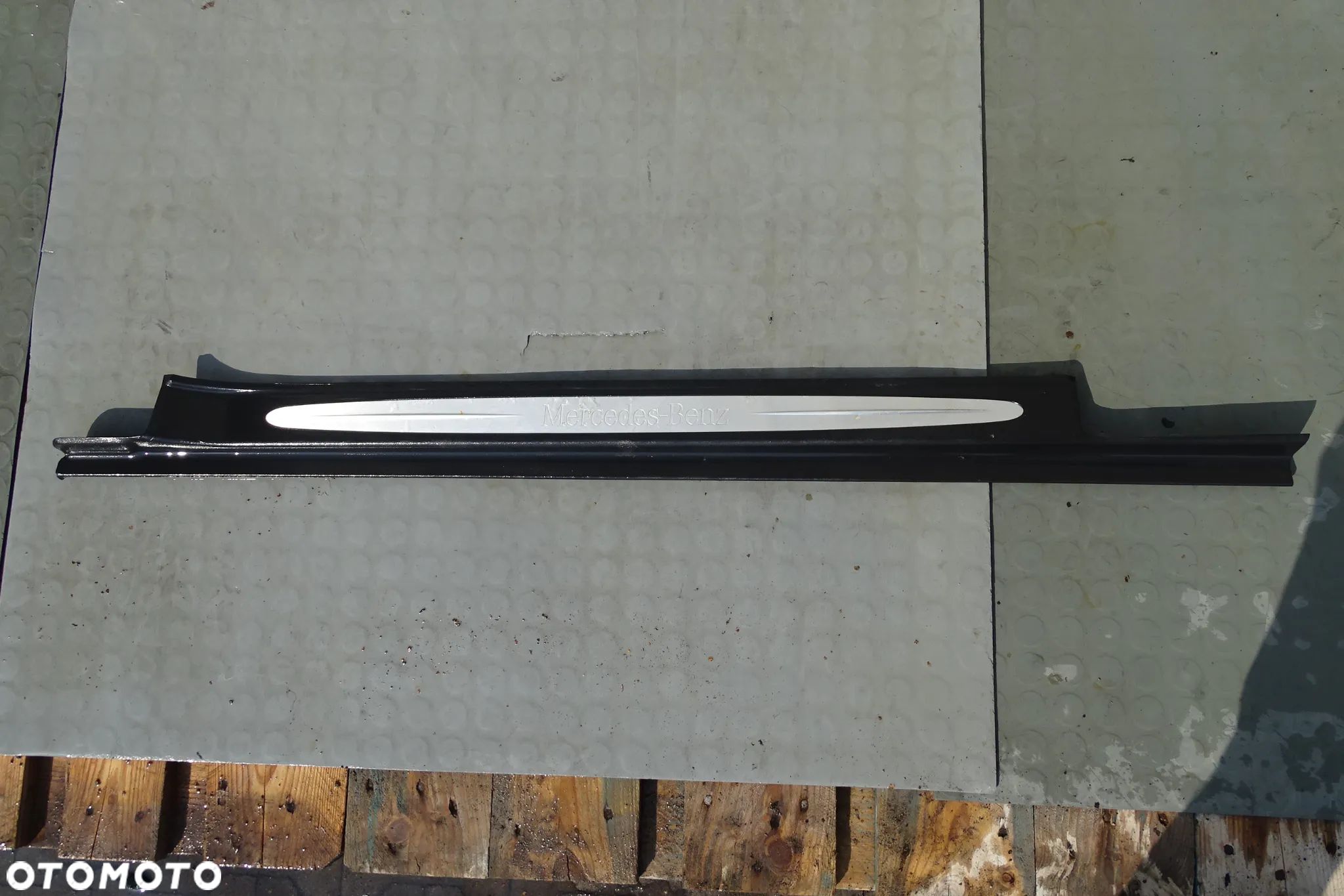 Listwa wewnętrzna progowa prawa  Mercedes CLK W209 AMG A2096800235 - 1
