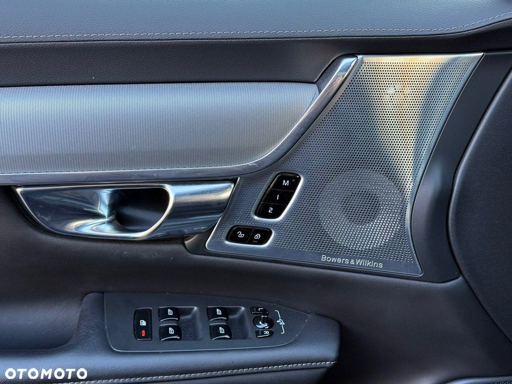 Volvo V90 T8 AWD Plug-In Hybrid R-Design - 20