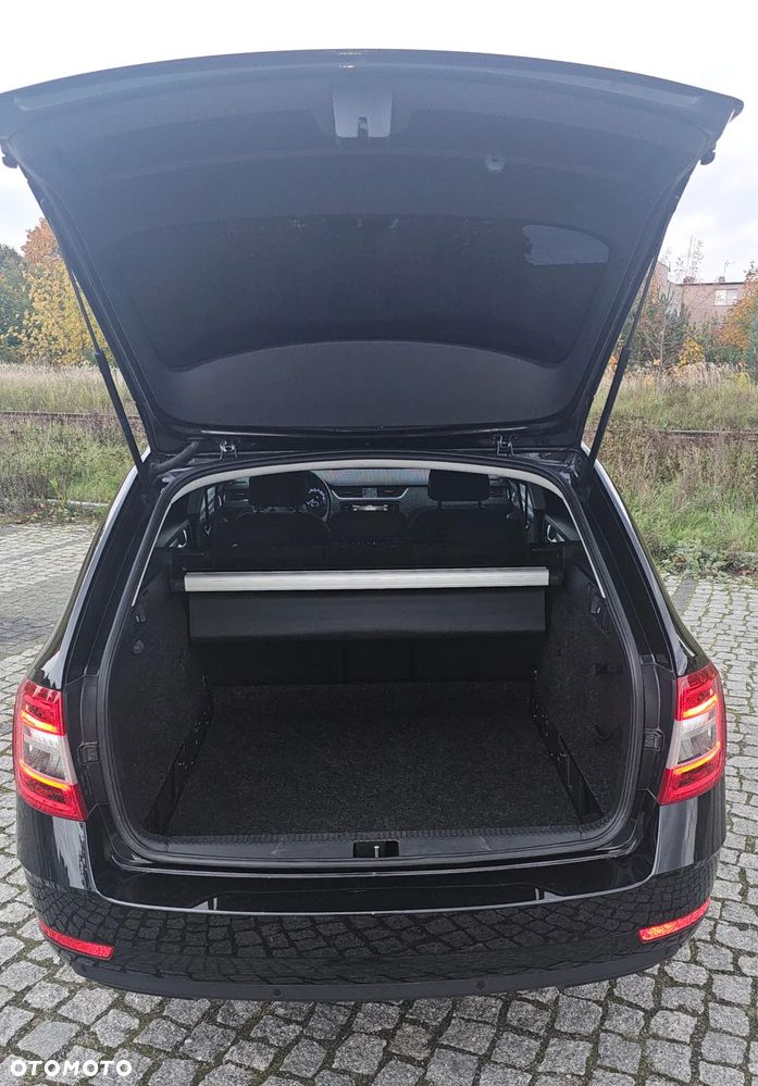 Skoda Octavia Combi 2.0 TDI DSG Edition - 8