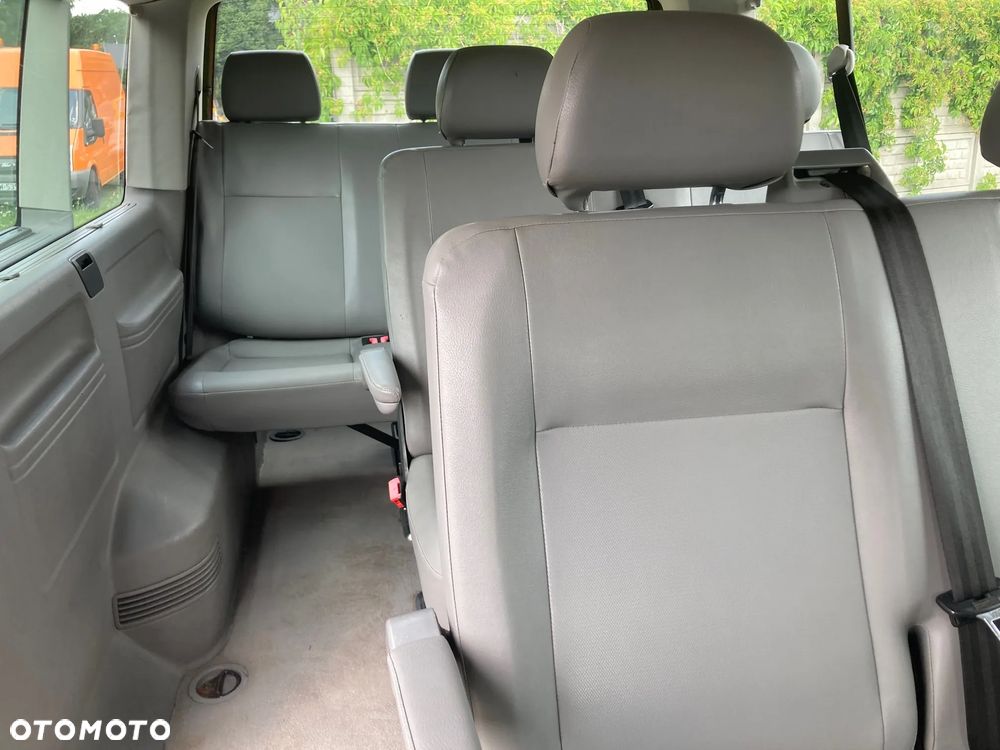 Volkswagen Caravelle - 10