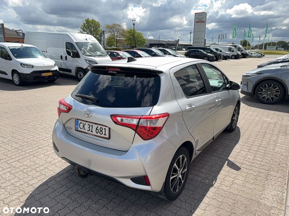 Toyota Yaris 1.5 Premium - 4