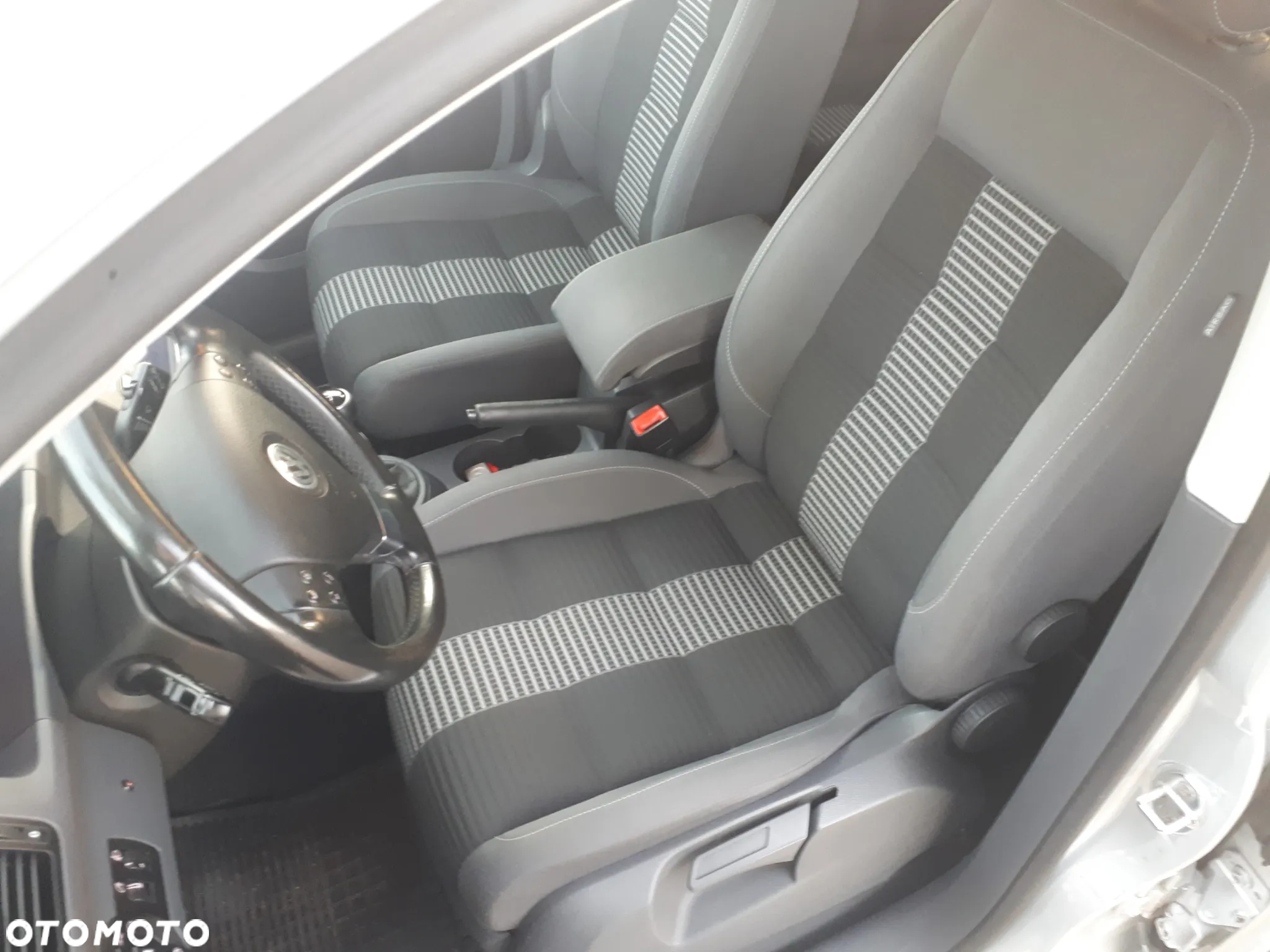 Volkswagen Touran 1.6 Trendline - 15