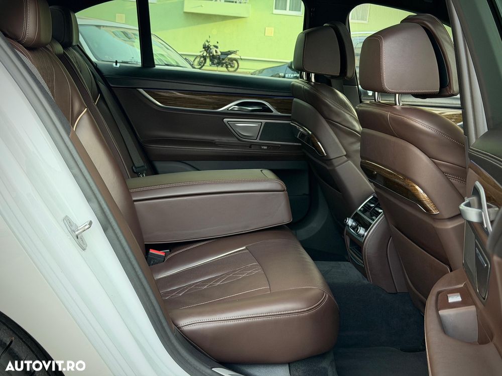 BMW Seria 7 730d xDrive - 33