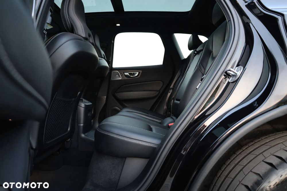 Volvo XC 60 T8 AWD Ultra Black Edition - 23