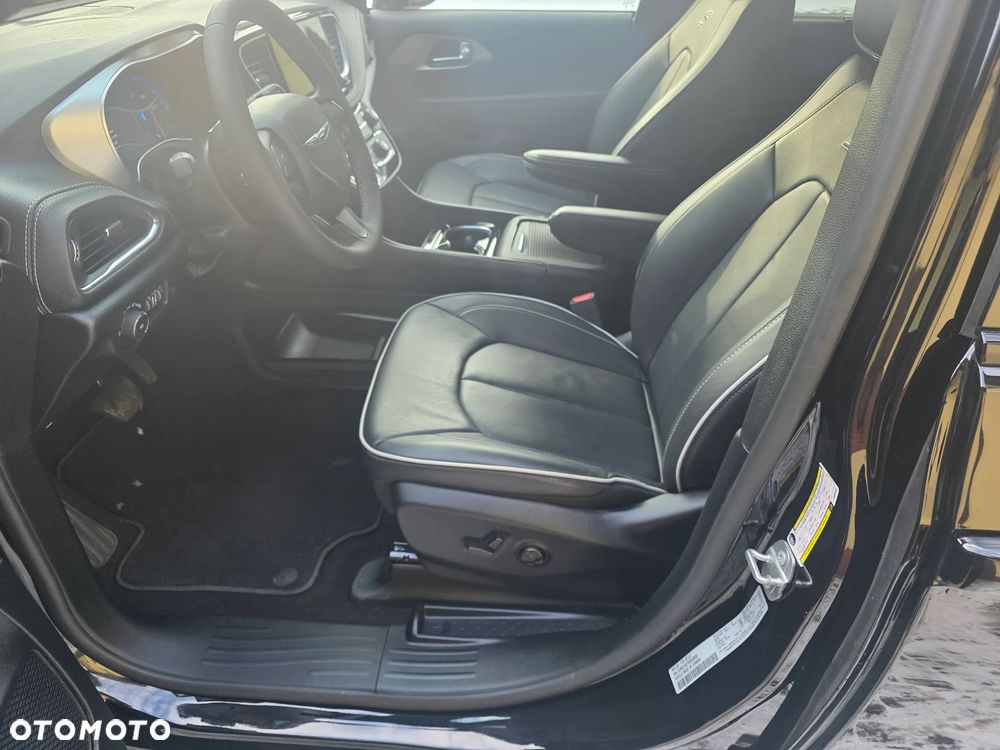 Chrysler Pacifica - 10