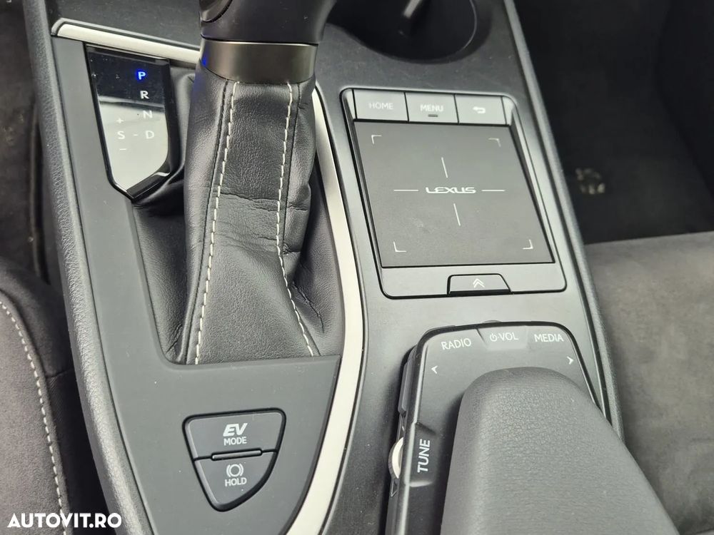 Lexus UX 250h 2.0L HEV 20H- (178 HP) 4X2 CVT Business - 13