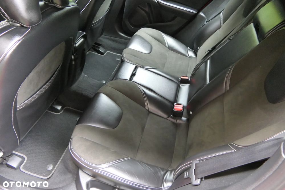 Volvo V40 D2 Drive-E R-Design Momentum - 22