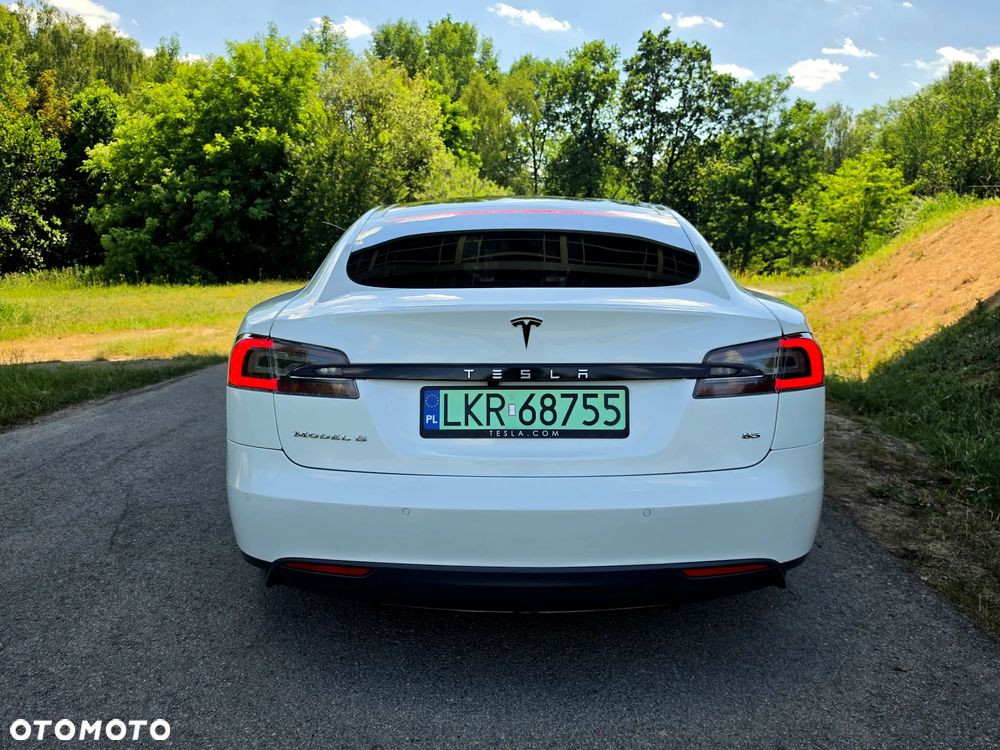 Tesla Model S - 11