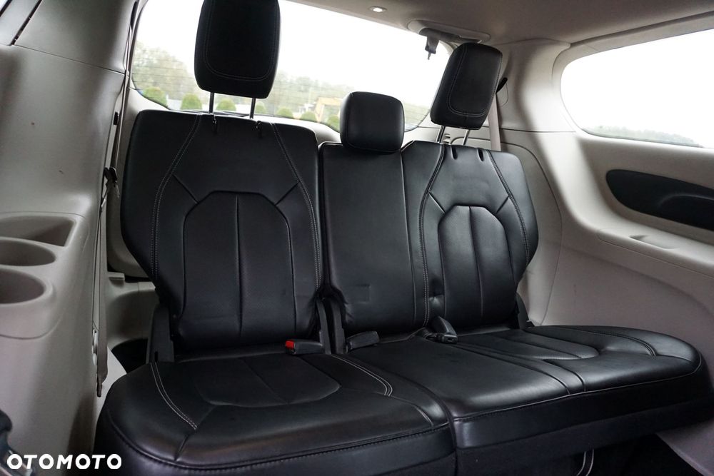 Chrysler Pacifica - 19