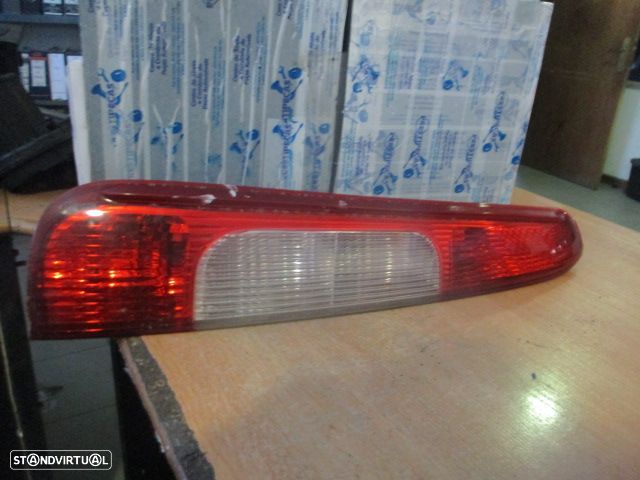 Farol Tras 3M5113A603AA FORD C MAX 2005 1.8TDCI 115CV 5P AZUL ESQ HELLA - 1