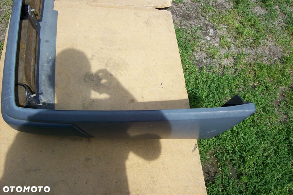 ZDERZAK TYLNY MERCEDES W124 SEDAN - 4