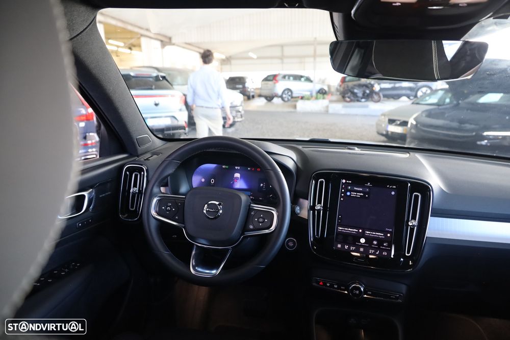 Volvo XC 40 2.0 B3 Plus Dark - 17