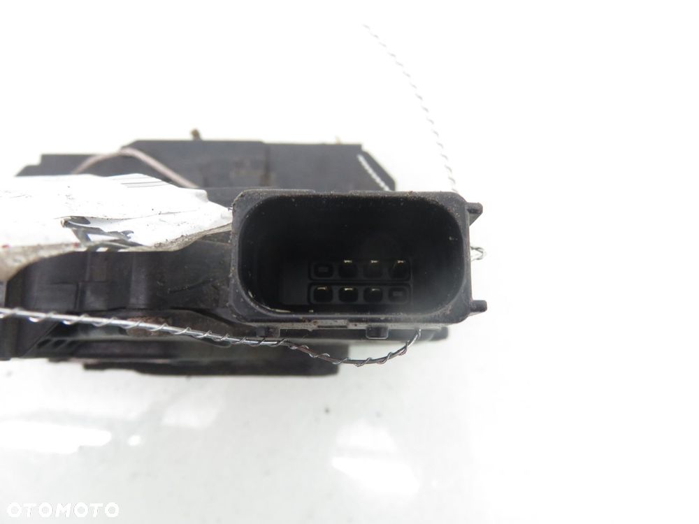 ZAMEK PRAWY TYLNY FIAT GRANDE PUNTO 55701966 6 PIN - 2