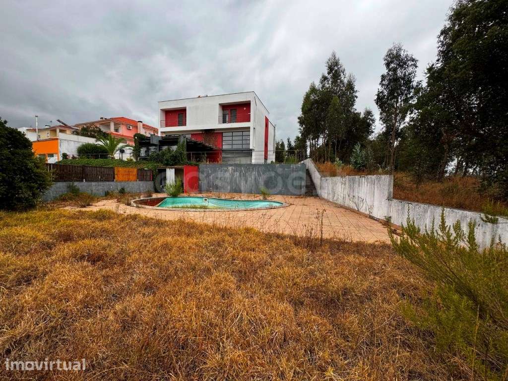 Moradia geminada T4 com Piscina e Garagem a Apenas 10 Minutos do Ce... - Grande imagem: 3/46