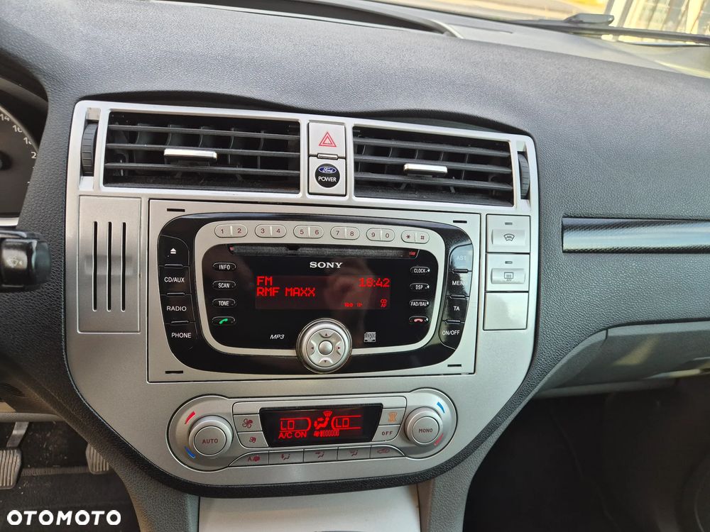 Ford Kuga 2.0 TDCi 2x4 Titanium - 8