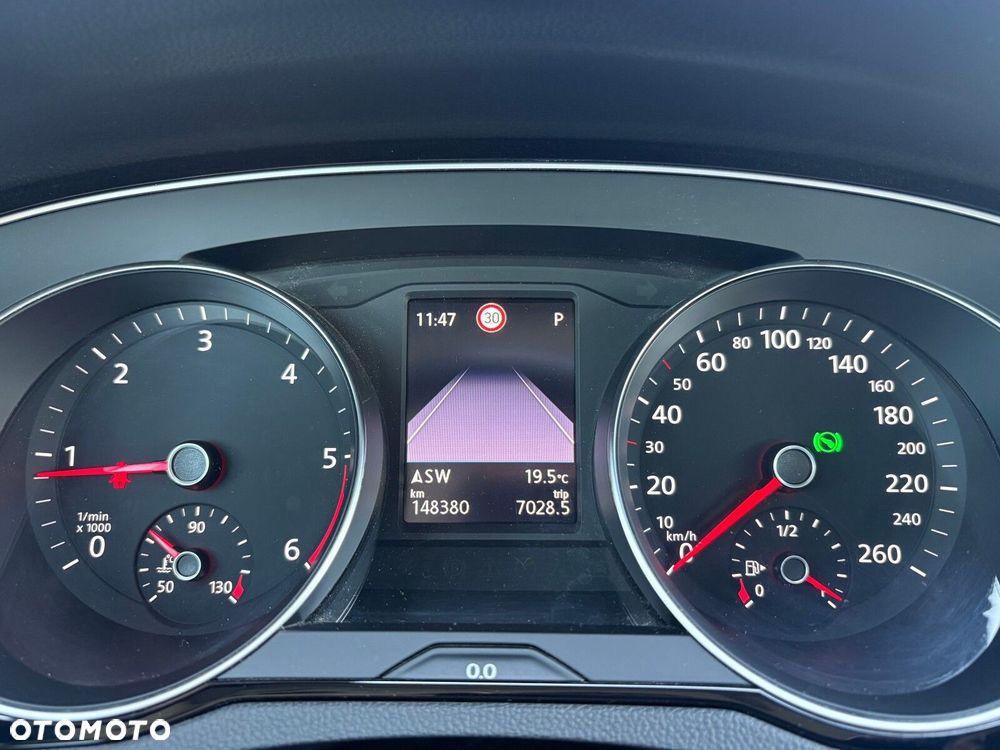 Volkswagen Passat - 22