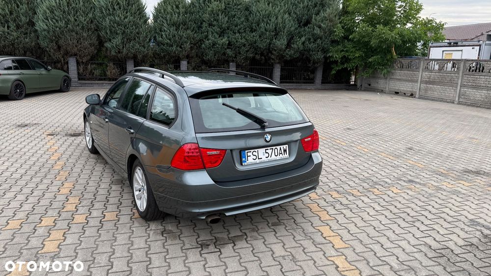 BMW Seria 3 318i - 4