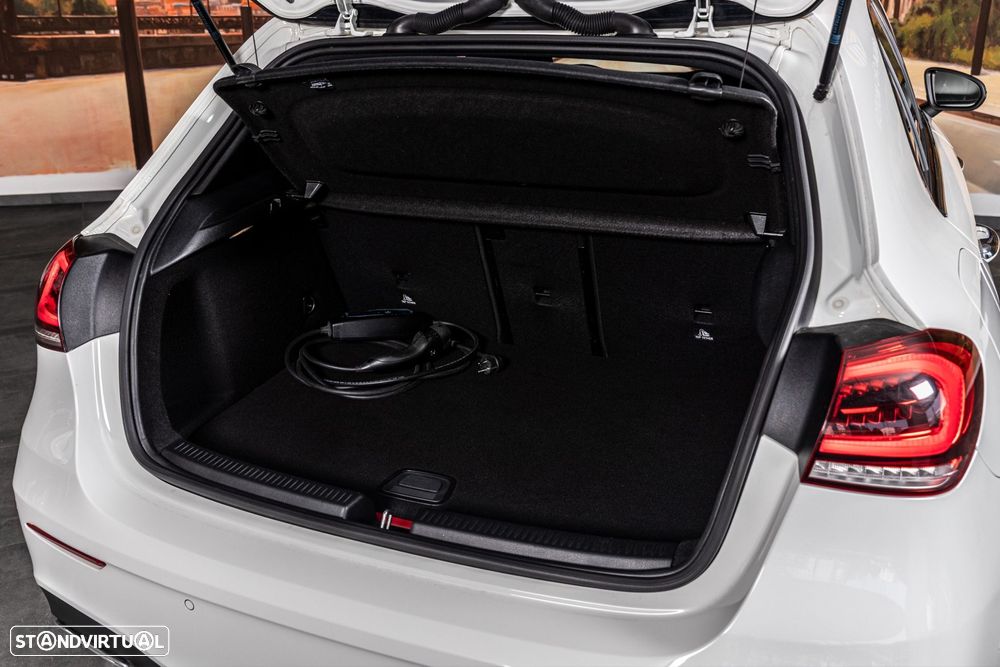 Mercedes-Benz A 250 e AMG Line - 32