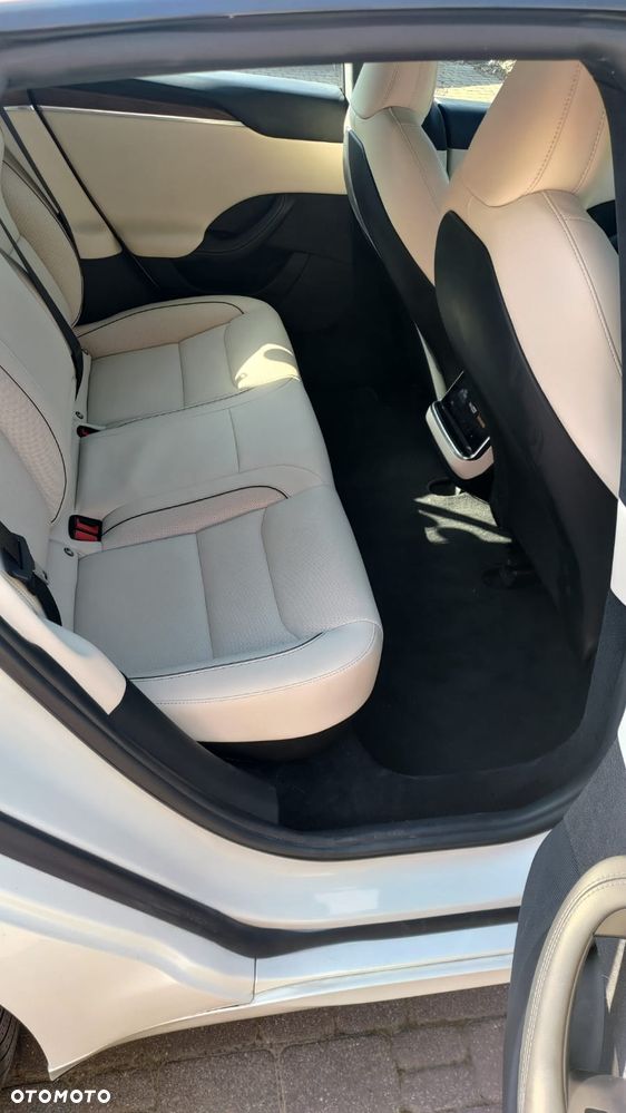 Tesla Model S - 9