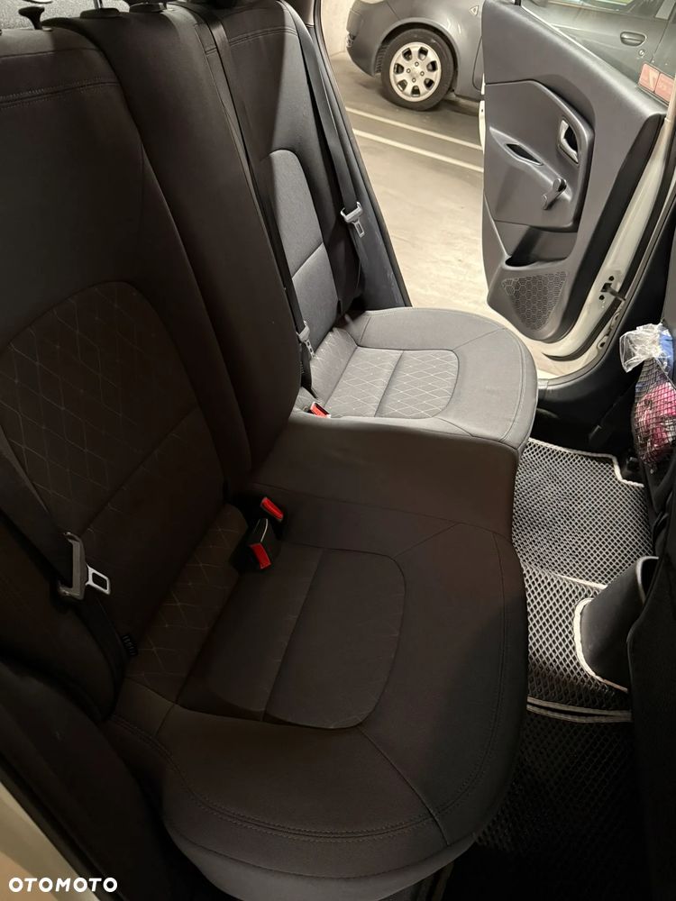 Kia Rio - 12