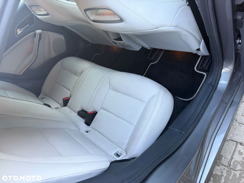 Mercedes-Benz CLA 250 7G-DCT - 16