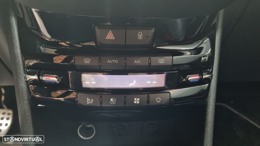 Peugeot 208 GTI 200 THP - 19