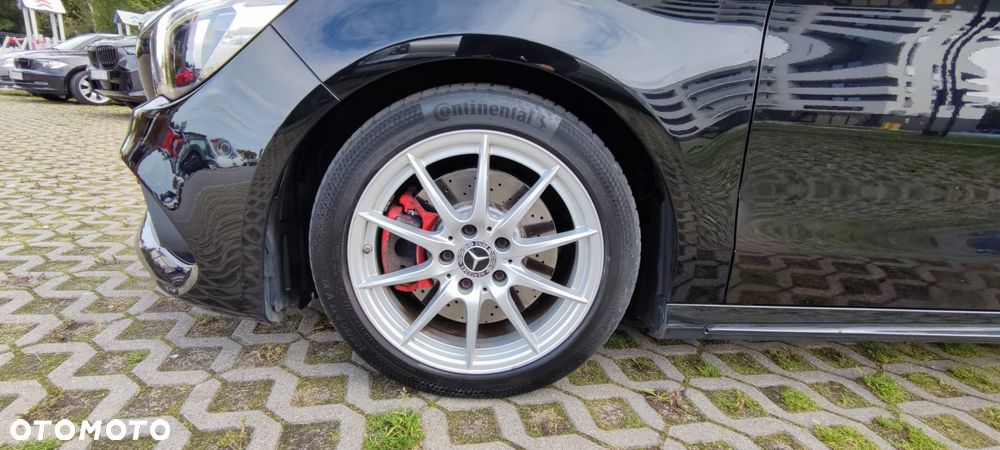 Mercedes-Benz CLA 220 4-Matic AMG Line - 14