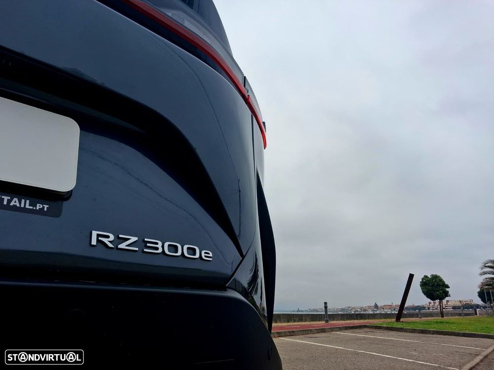 Lexus RZ 300e Premium - 22