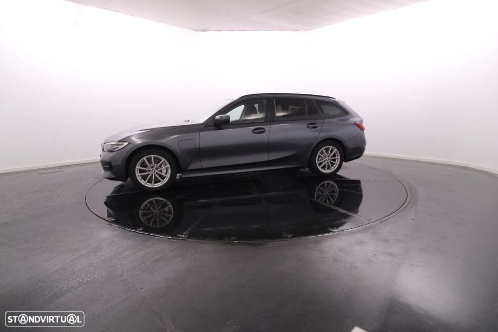BMW 330 e Touring Auto - 2