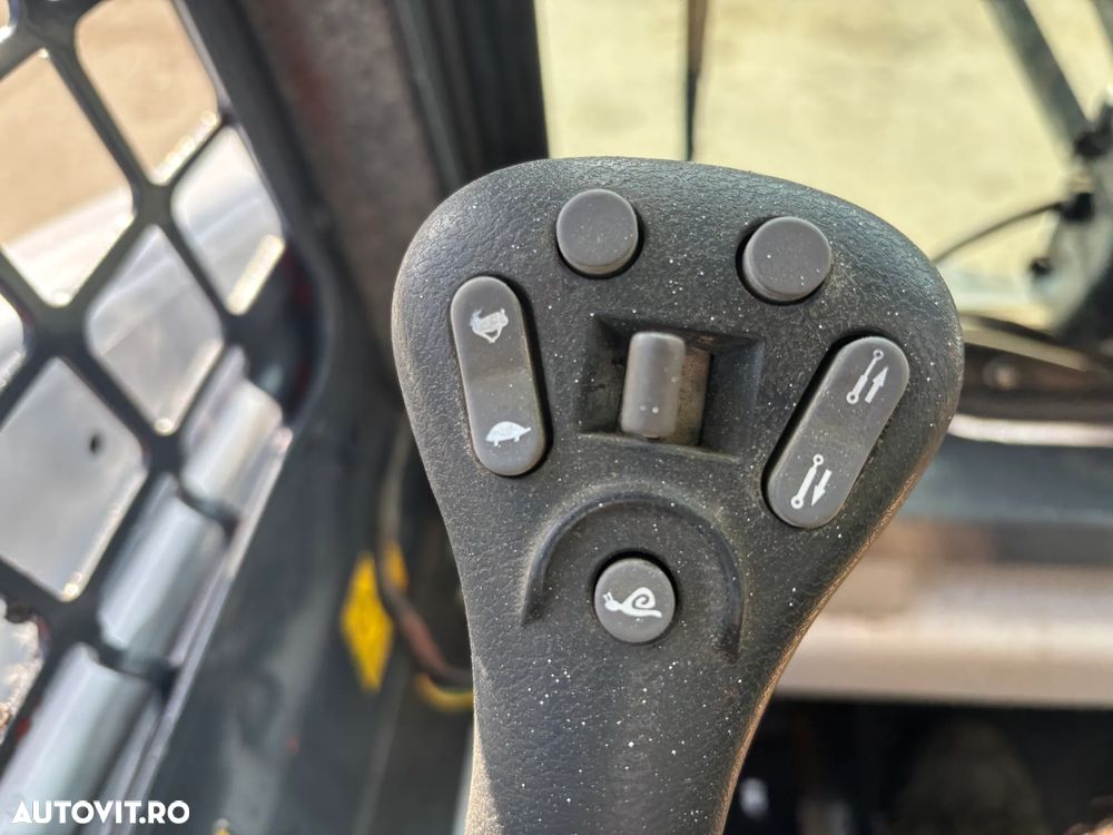 Bobcat T110 - 12