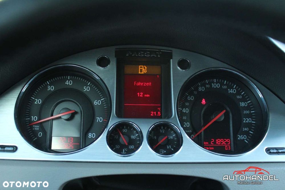 Volkswagen Passat - 12