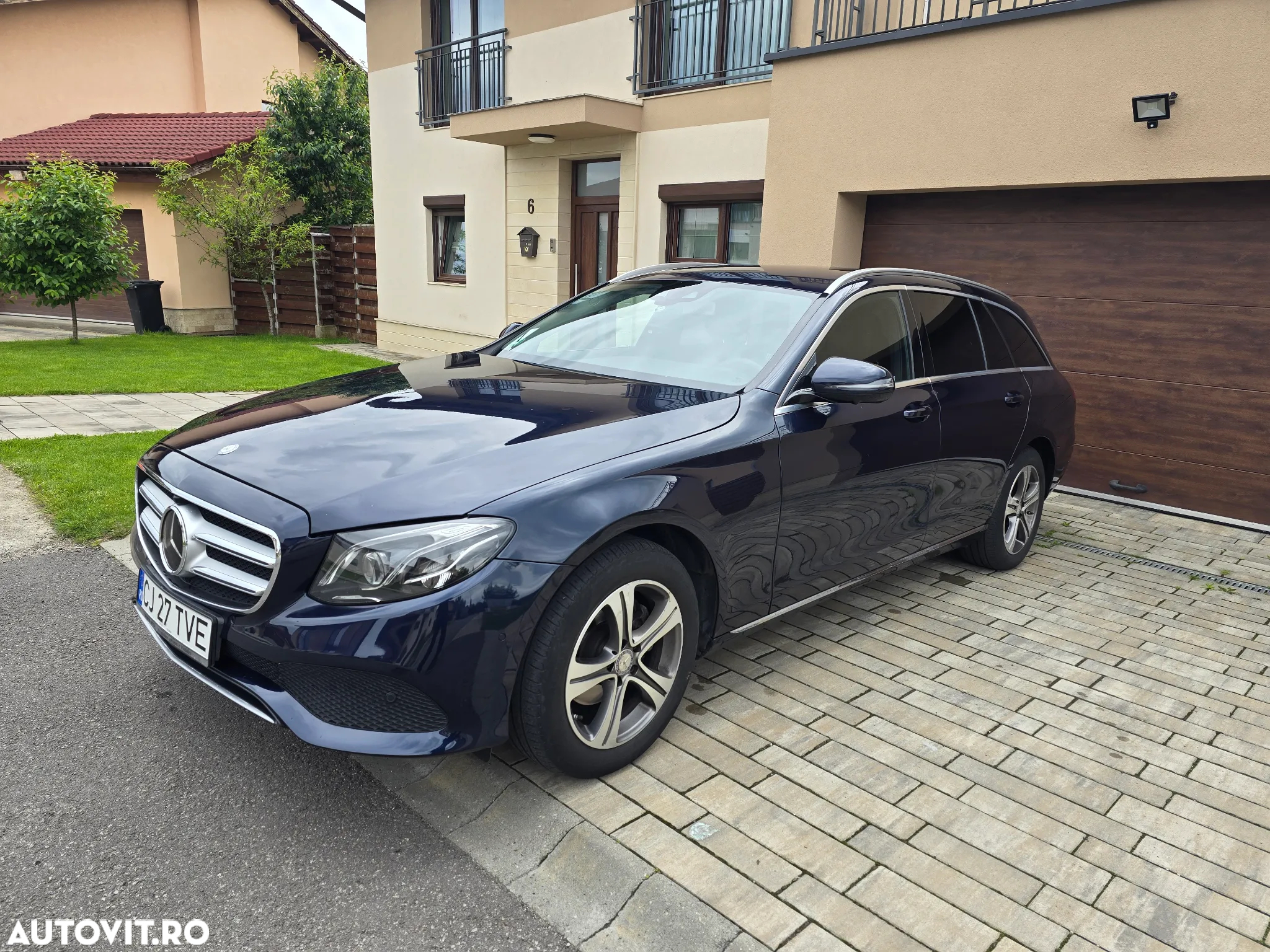 Mercedes-Benz E 220 d T 9G-TRONIC Avantgarde - 3
