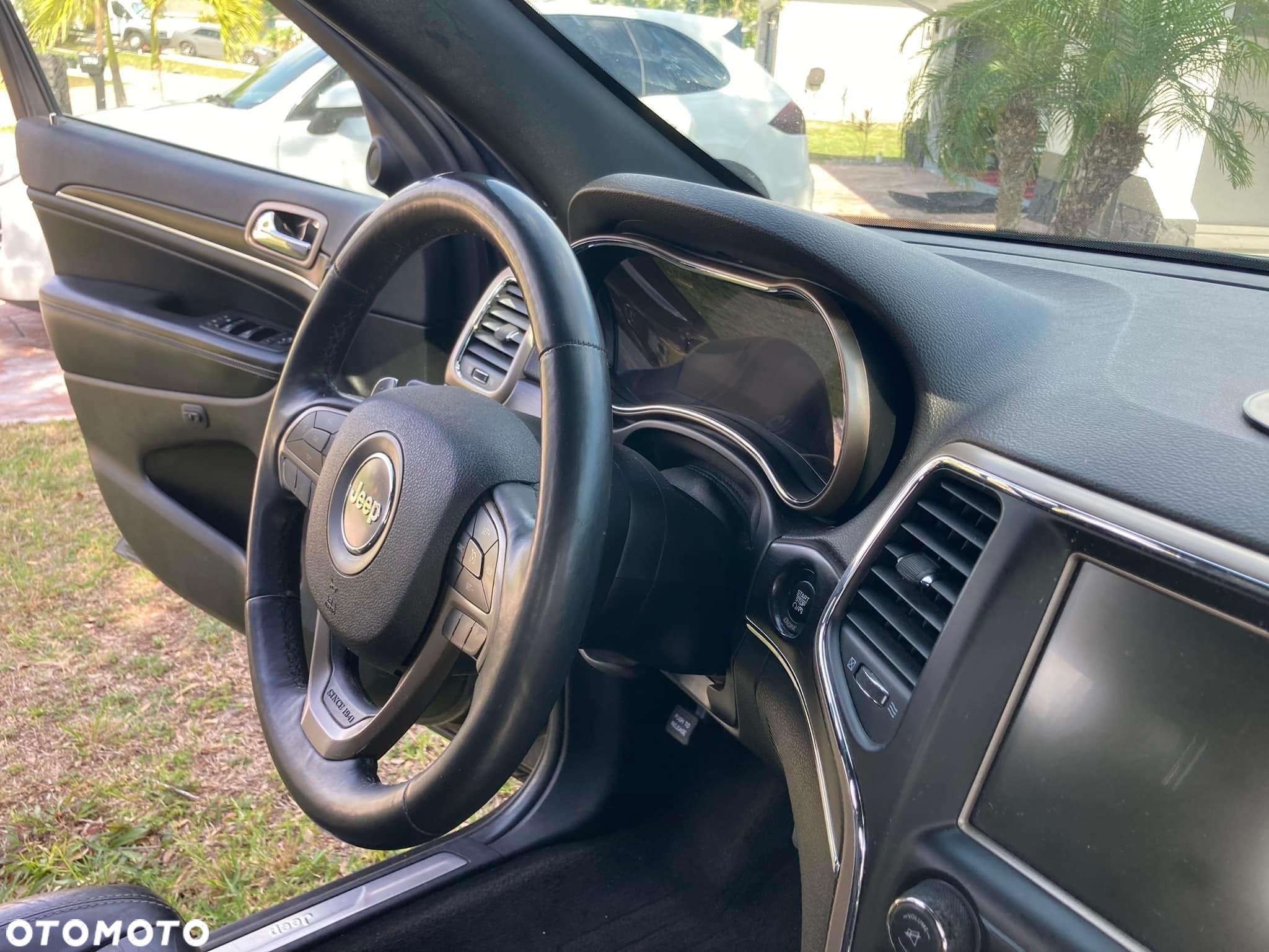 Jeep Grand Cherokee - 13