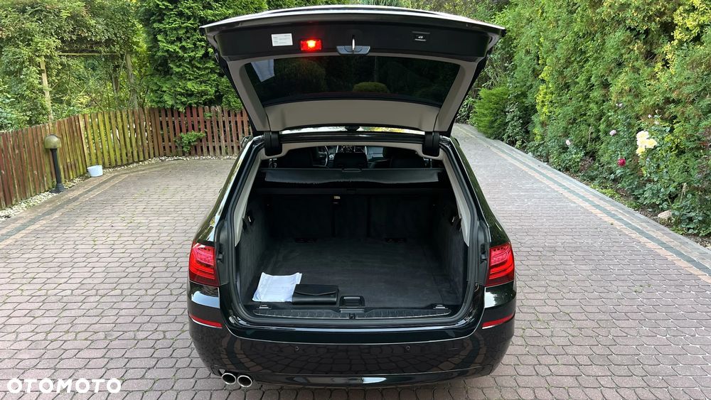 BMW Seria 5 530d Sport-Aut - 32