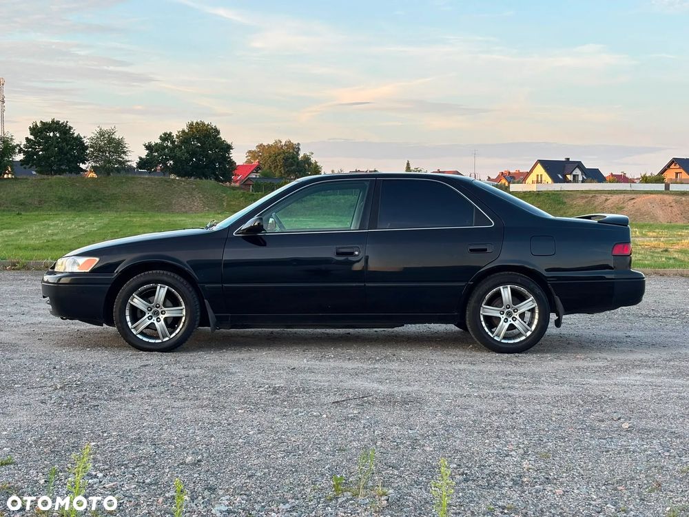 Toyota Camry - 5