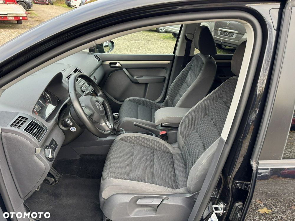 Volkswagen Touran - 22