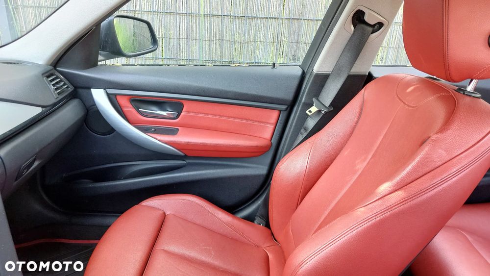 BMW Seria 3 328i Sport Line - 13