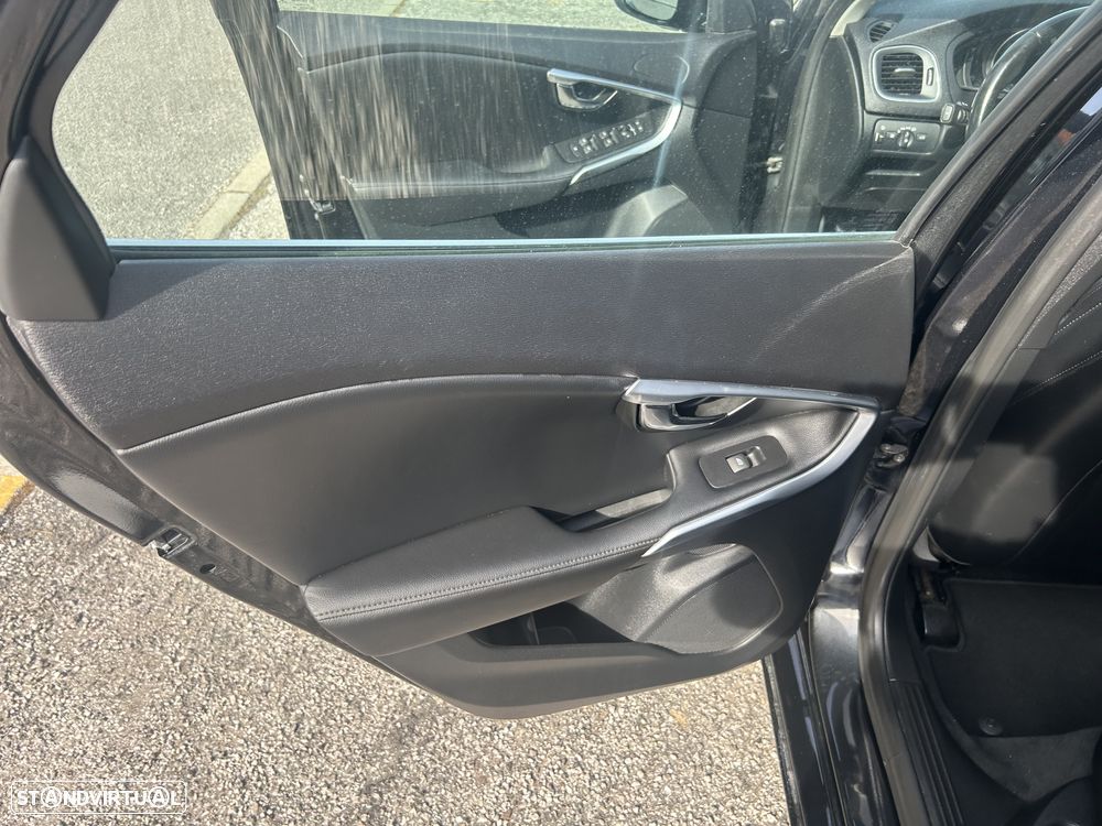 Volvo V40 1.6 D2 Summum Powershift - 18