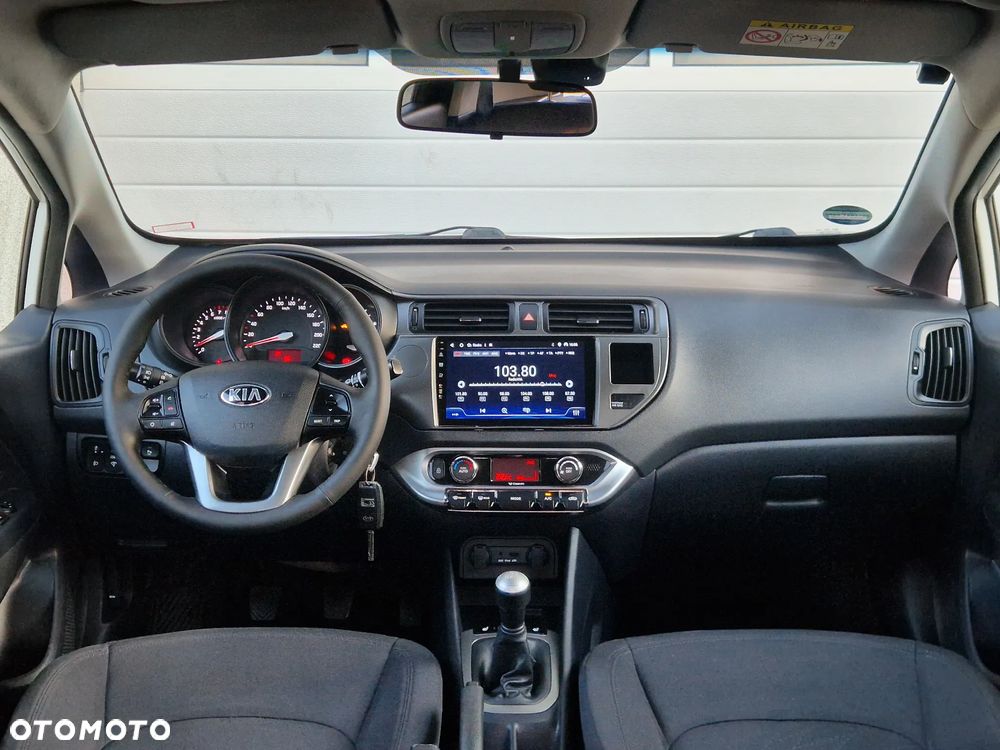 Kia Rio 1.2 Fifa World Cup Edition - 18