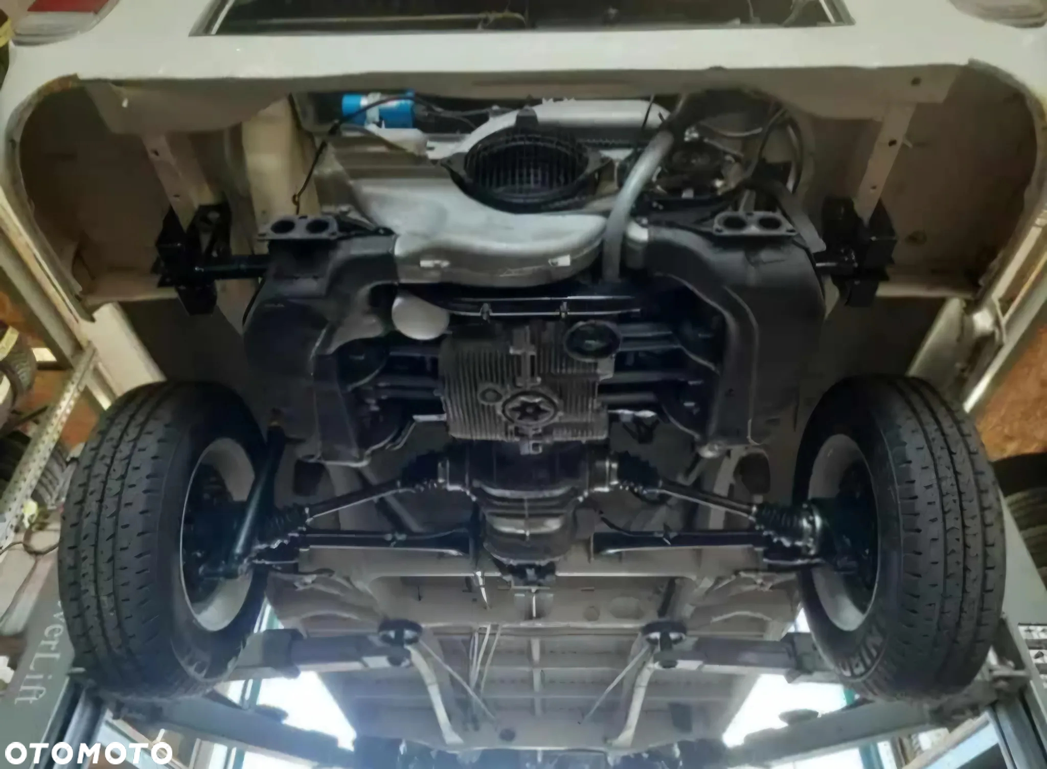 Volkswagen Transporter - 32