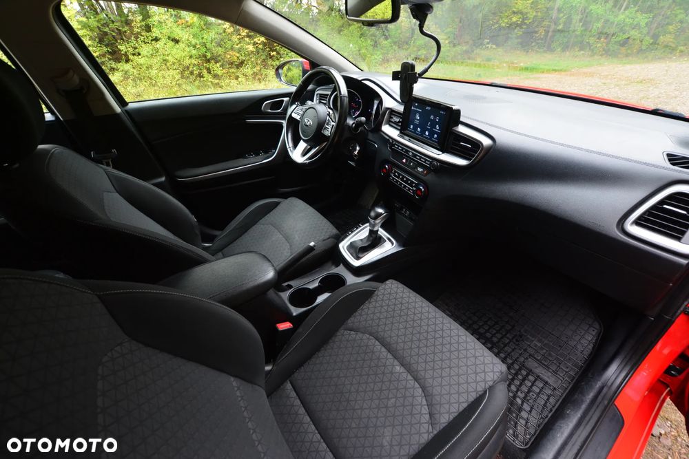 Kia Ceed - 10