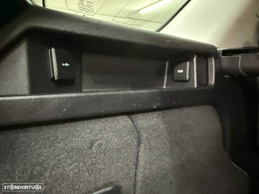 Land Rover Discovery Sport P300e - 53