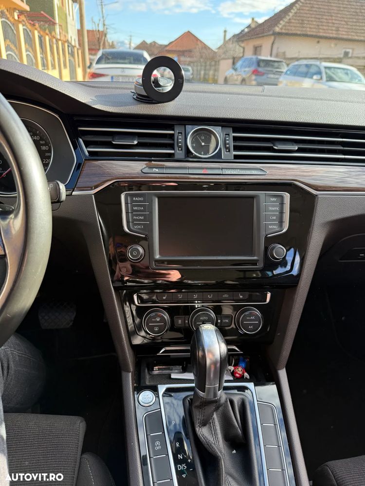Volkswagen Passat 2.0 TDI DSG Comfortline - 11