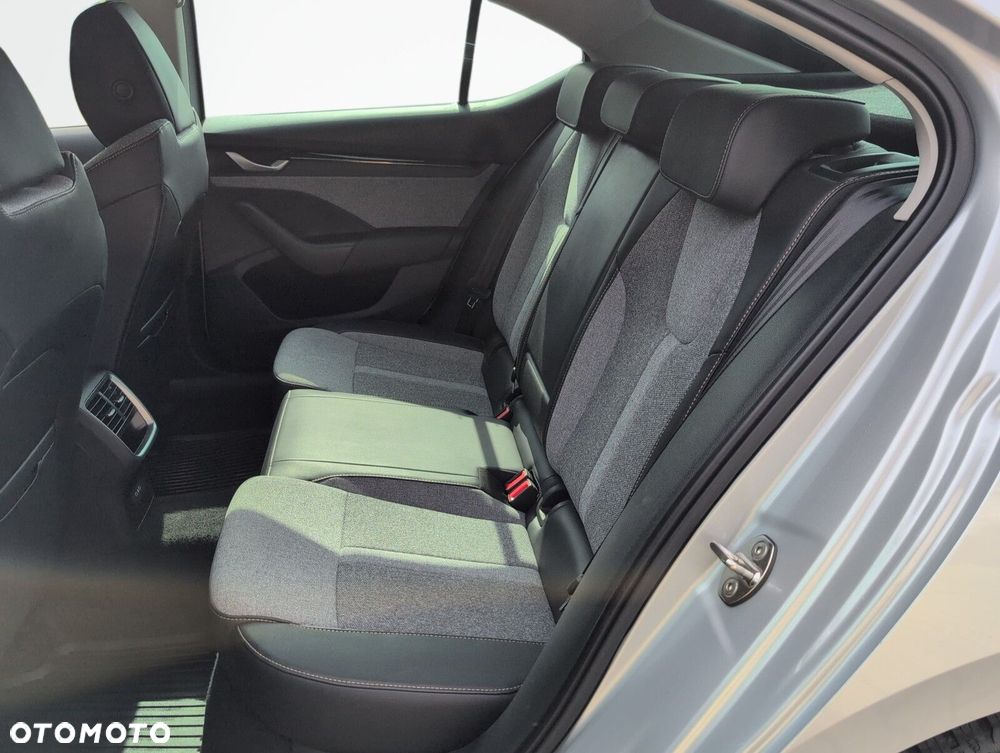 Skoda Octavia 2.0 TDI Selection DSG - 12