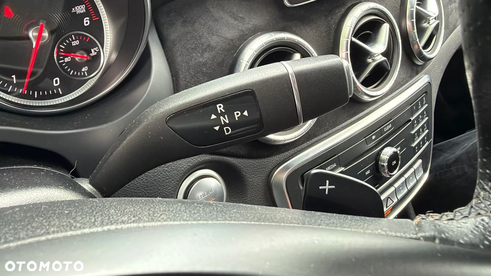 Mercedes-Benz CLA 220 d 4Matic 7G-DCT - 24