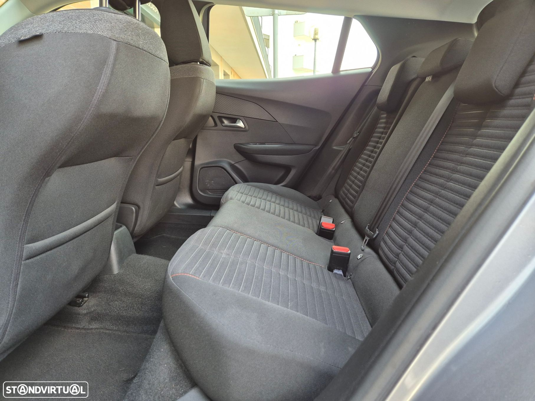 Peugeot 2008 1.2 PureTech Active Pack - 31