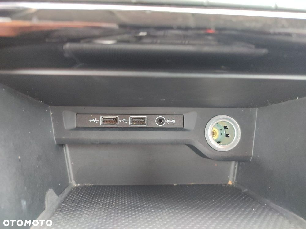 Volkswagen Touran - 24
